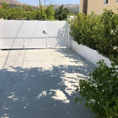 Beautiful Modern Apartment 10Mins From The Beach Kambitsata
