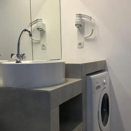 Beautiful Modern Apartment 10Mins From The Beach بيت للعطل *