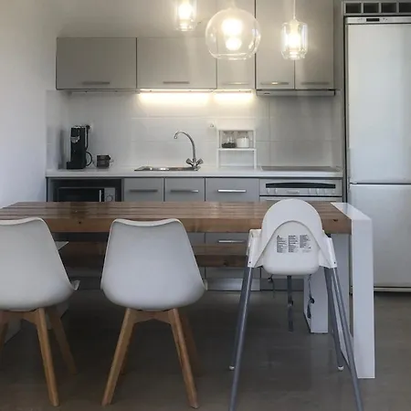 Beautiful Modern Apartment 10Mins From The Beach *
