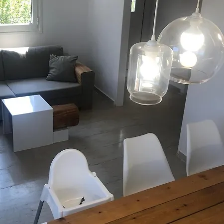 Beautiful Modern Apartment 10Mins From The Beach بيت للعطل