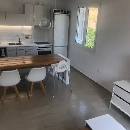 Beautiful Modern Apartment 10Mins From The Beach