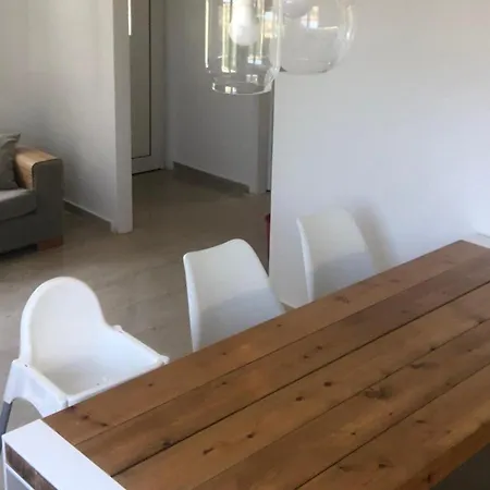 Beautiful Modern Apartment 10Mins From The Beach *
