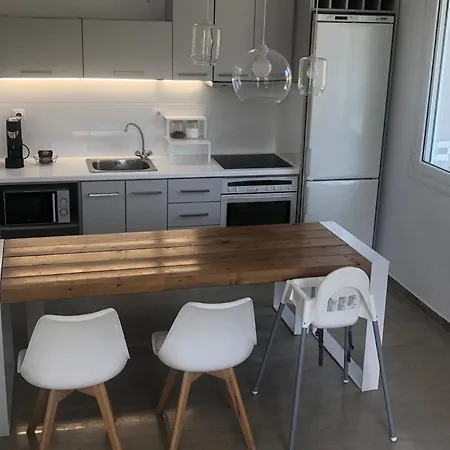 Beautiful Modern Apartment 10Mins From The Beach Hébergement de vacances Kambitsata